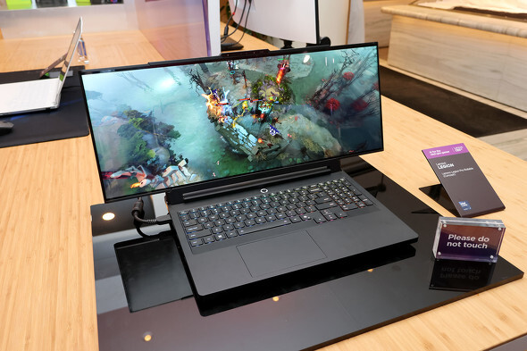 画面が伸びる！ 勝手に回る！ デジタル文房具の未来を拓くLenovoの“変態ギミック”搭載PC 3選