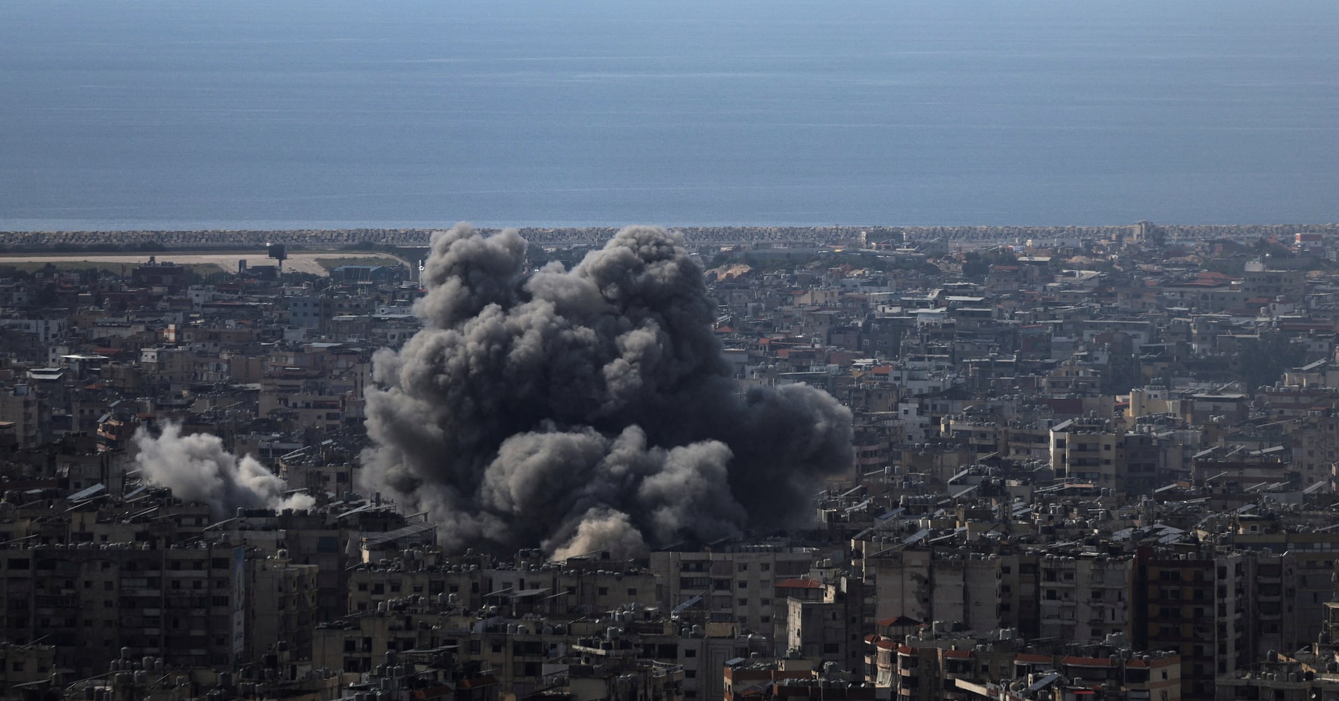 イラン戦争は２週目に、トランプ氏「無条件降伏」求める