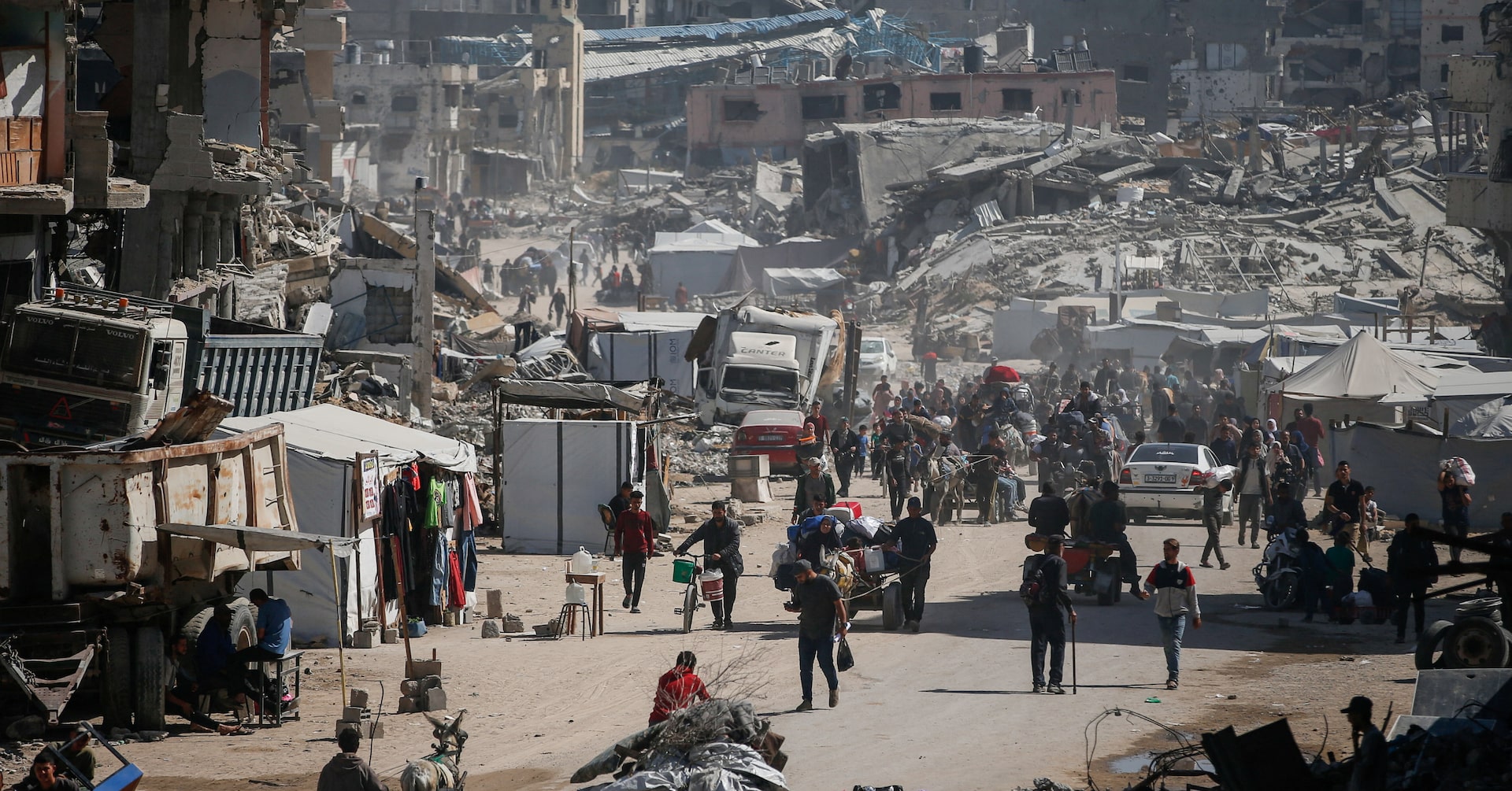 イスラエルの攻撃でガザ地区が壊滅状態、米大統領「人々は飢えている」