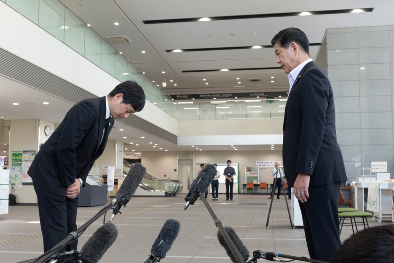 「米まずい」発言の中川幹太上越市長が兵庫県三田市を訪問し謝罪 田んぼ見学し三田米も試食
