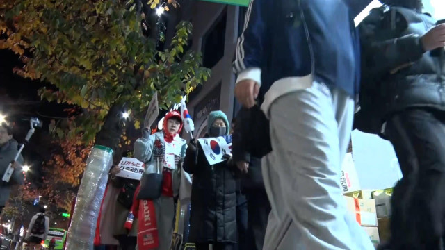 「中国人出て行け」韓国で“反中国”デモ拡大…「日本がうらやましい」の声も 団体旅行客へのビザ免除で中国人観光客増加