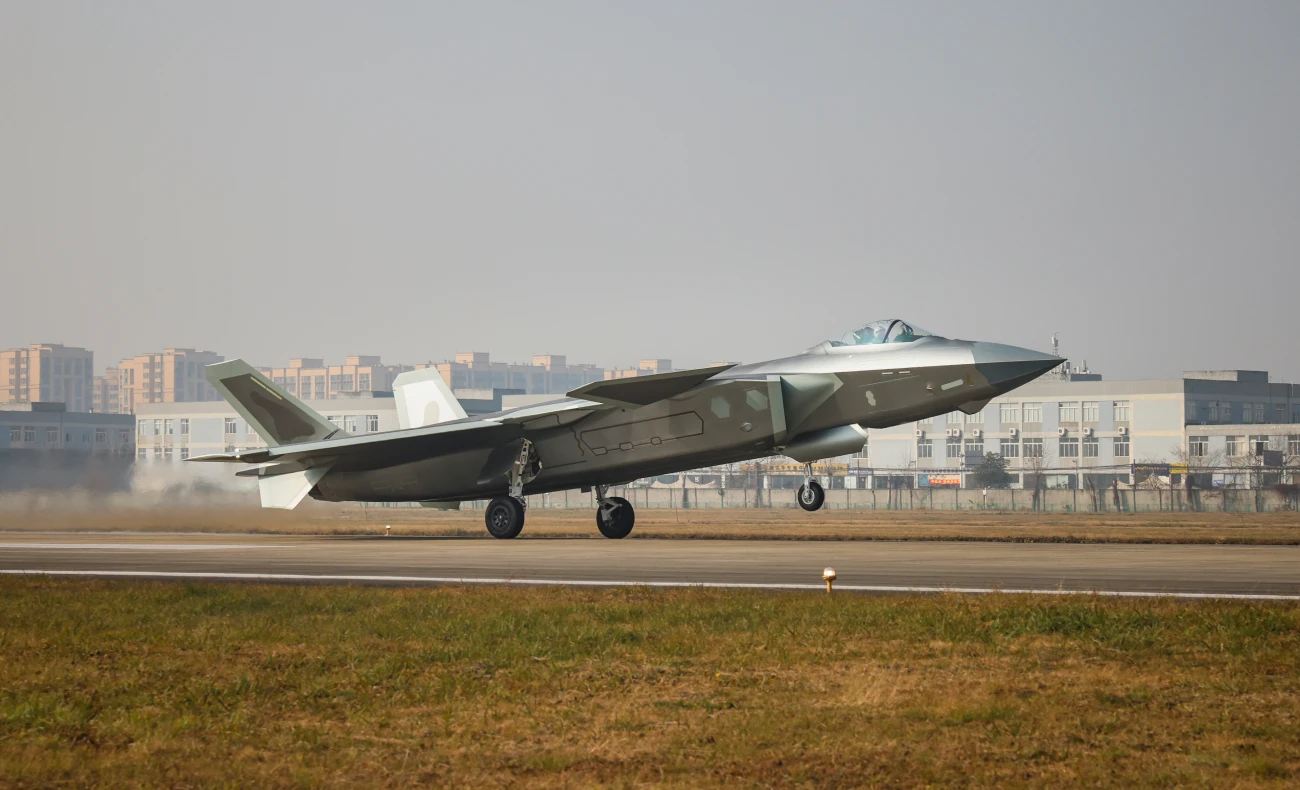 中国の驚異的な戦闘機の生産ペース、J