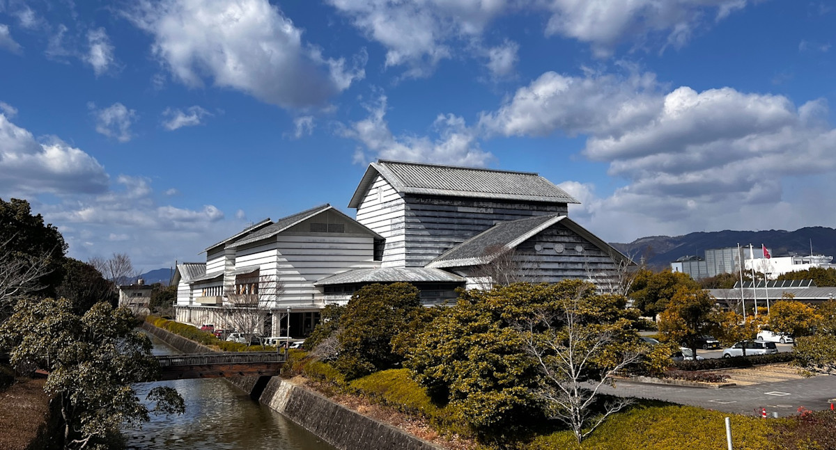 「もっと稼げる」との考えか？ 揺れる高知県立美術館をめぐり、館長や識者に意見を聞く。県の指定管理公募化の方針に、事業や雇用の継続性を不安視する声が続出