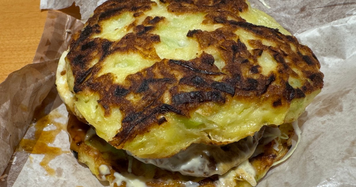 【悲報 】大阪のロッテリア限定『お好み焼きバーガー』があまりにお好み焼きすぎて「お好み焼き屋へ行けばいい説」が浮上してしまう