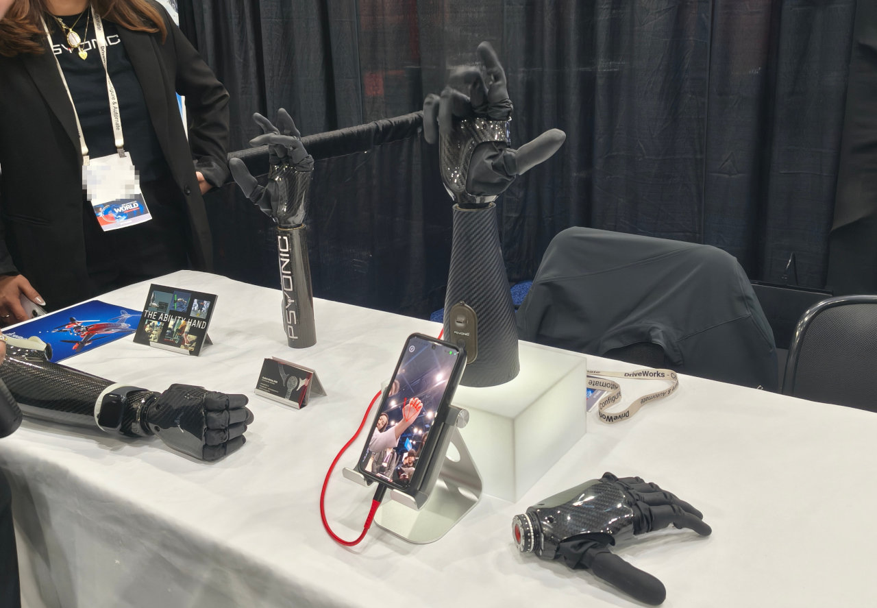 義手とロボットの手を共通化するPSYONICのバイオニックハンド「Ability Hand」