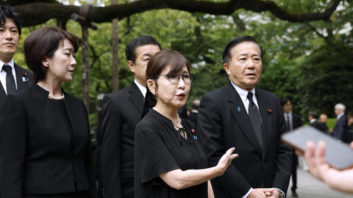 靖国で「公人か私人か」繰り返す報道陣、稲田氏「意味のある質問ではない」神谷氏「不毛」
